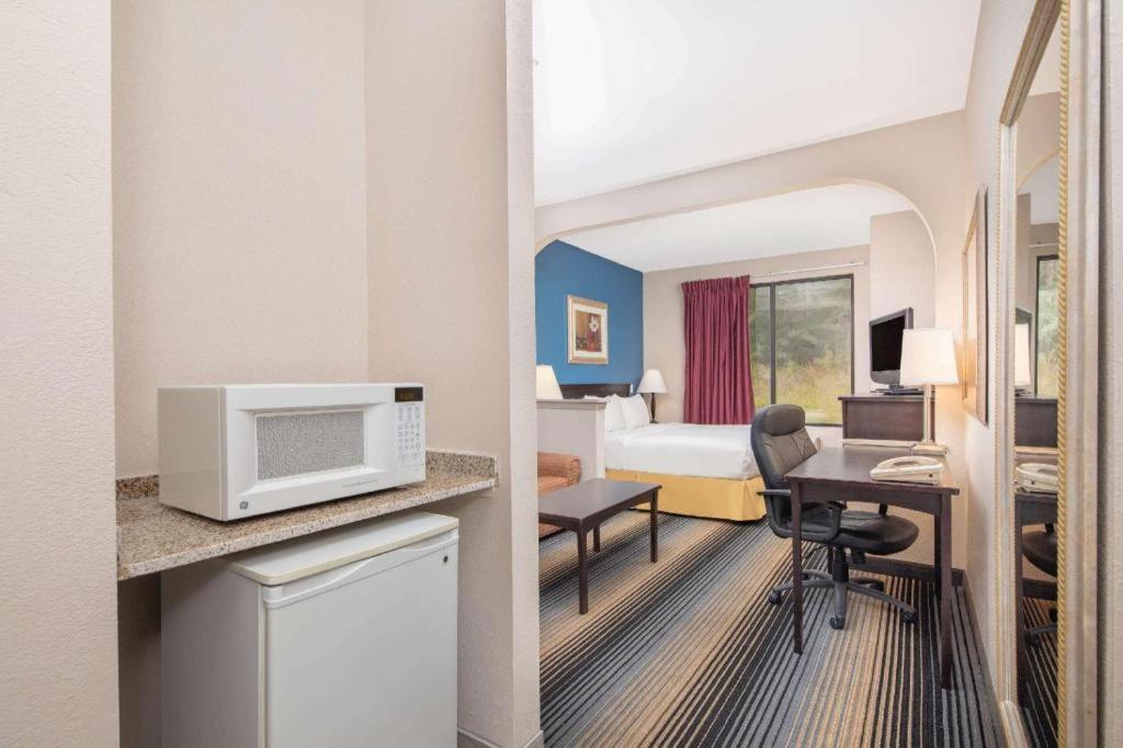 Baymont By Wyndham Laurel Exterior foto